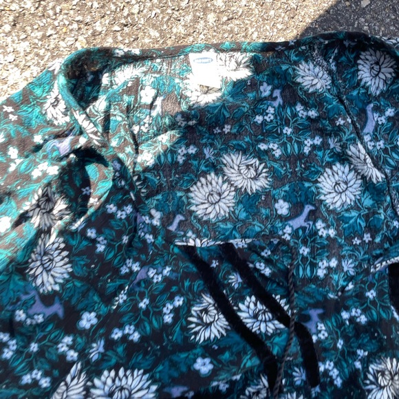 Old Navy Teal and Black Floral Blouse - Picture 1 of 4